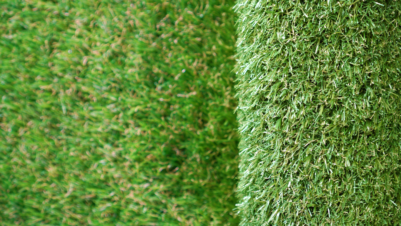 A Clean Sweep: The Role of Antimicrobial Infill in Synthetic Lawn Maintenance 3