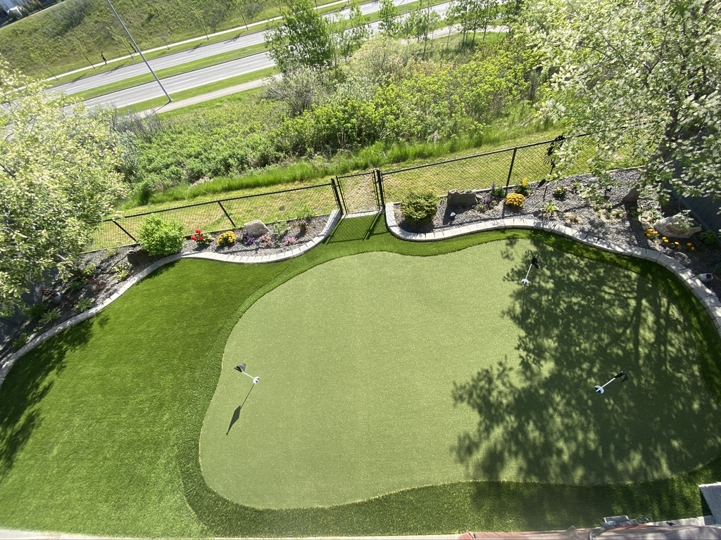 Improve Your Short Game with a Synthetic Grass Putting Green 2