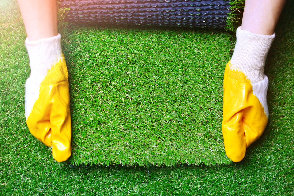 Turf Wars: DIY vs. Professional Artificial Turf Installation